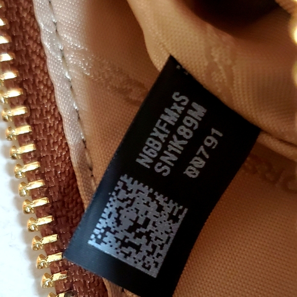 MICHAEL KORS- LARGE MESSENGER - Picture 8 of 15